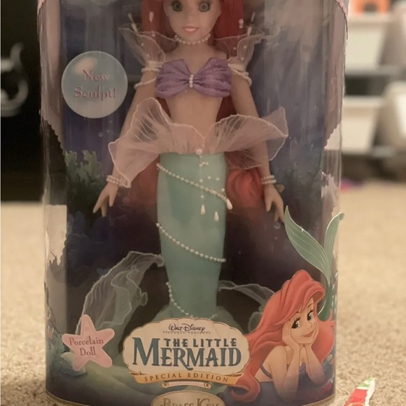 DISNEY , Vintage , The Little mermaid Keepsake Porcelain Doll, Special Edition - Picture 4 of 5